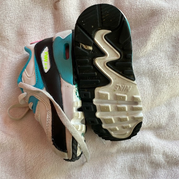 Girls Nike - Picture 3 of 4